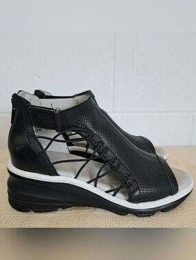 Jambu Naomi Black Perforated Leather Open Toe Comfort Wedge Sandals Sz 7
